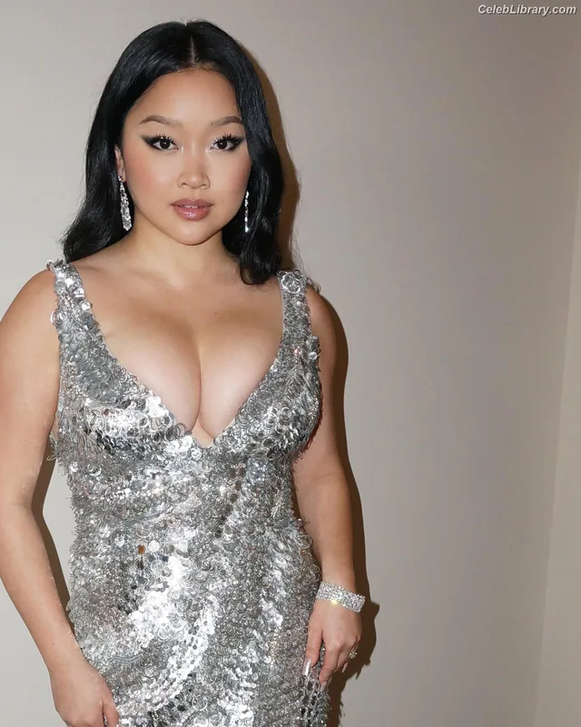 Lana Condor photo 11 of 492