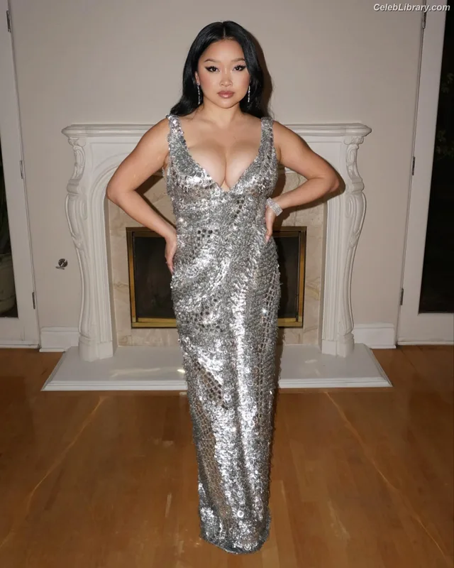 Lana Condor photo 16 of 492