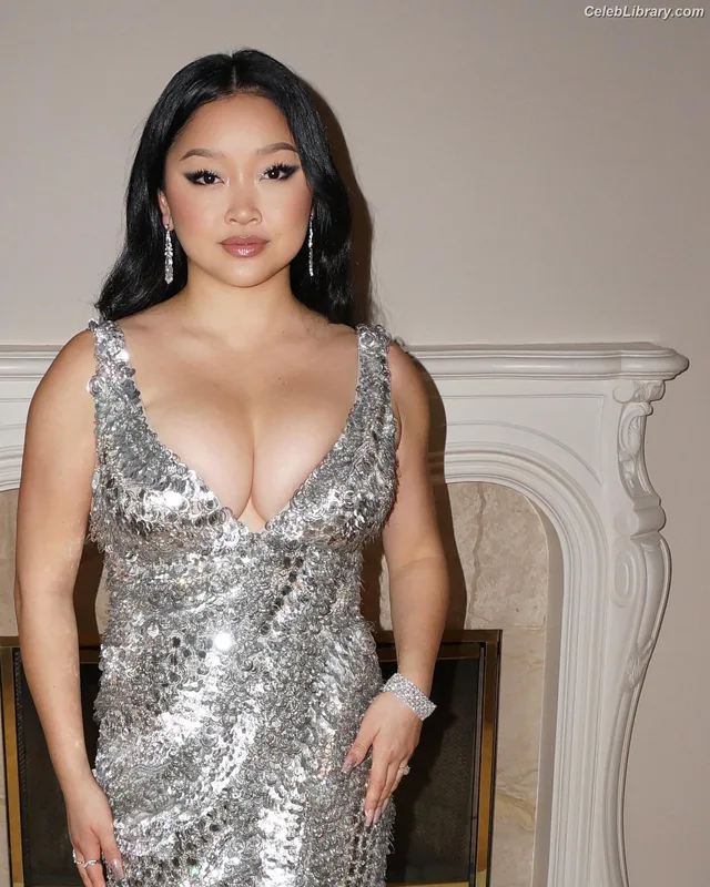 Lana Condor photo 18 of 492
