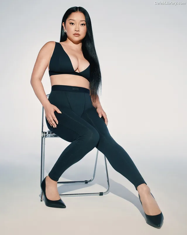 Lana Condor photo 23 of 492