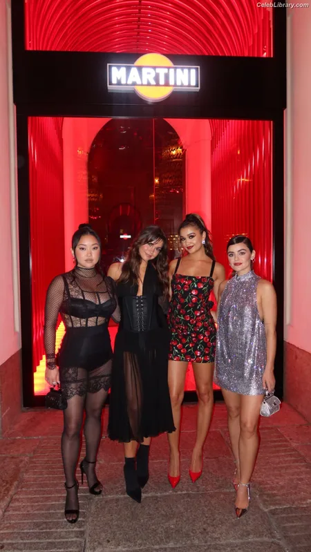 Lana Condor photo 4 of 492