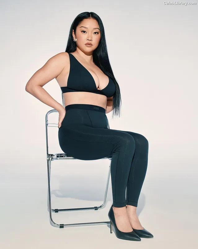 Lana Condor photo 6 of 492