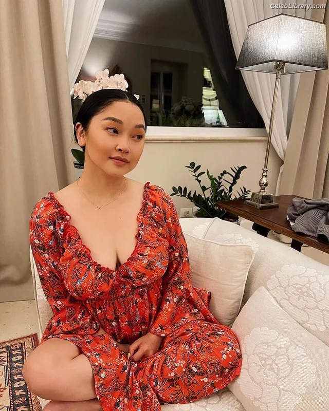 Lana Condor photo 2 of 492