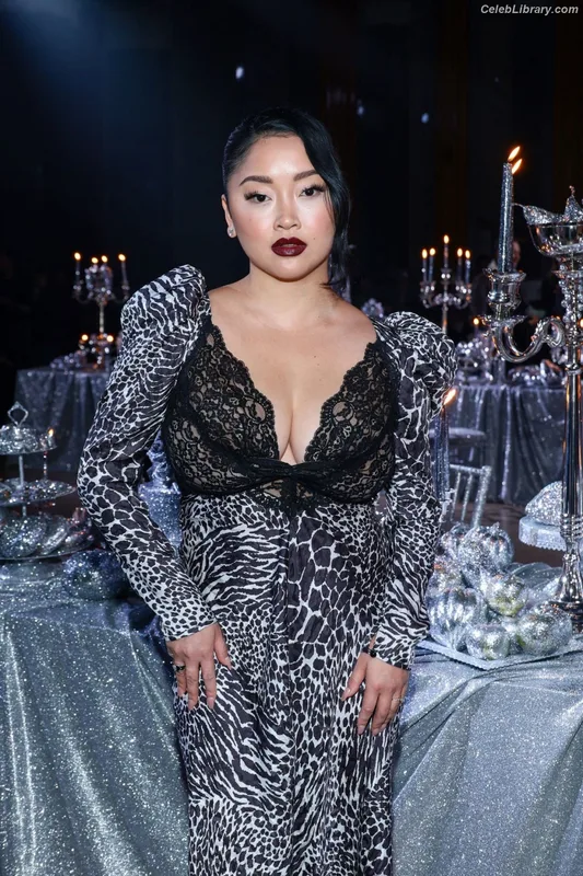 Lana Condor photo 3 of 492