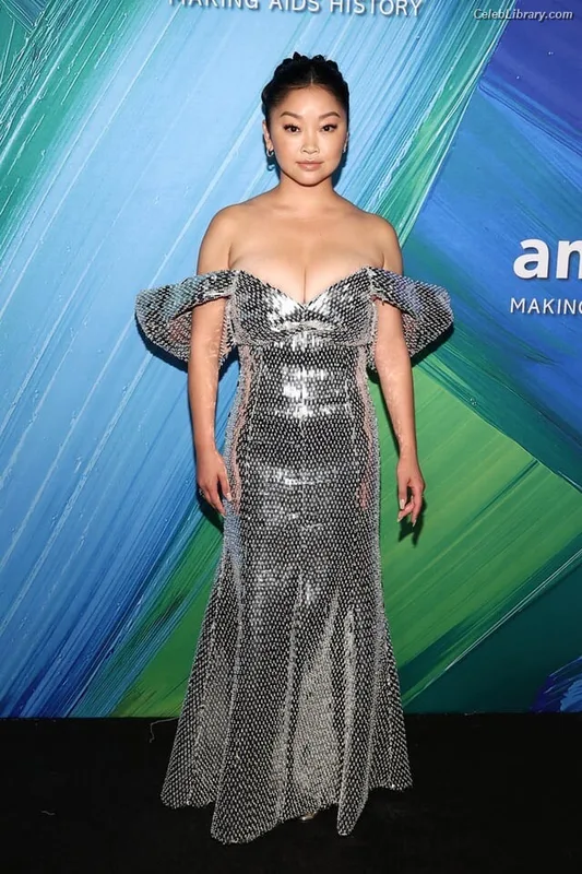 Lana Condor photo 8 of 492