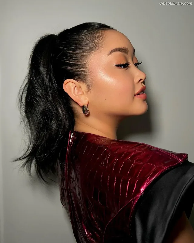 Lana Condor photo 9 of 492