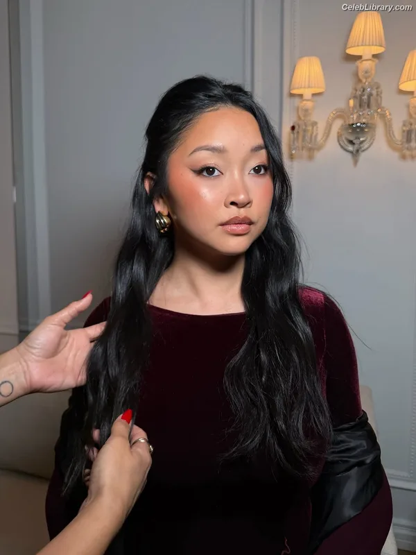 Lana Condor photo 10 of 492
