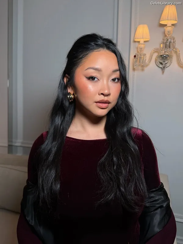 Lana Condor photo 13 of 492