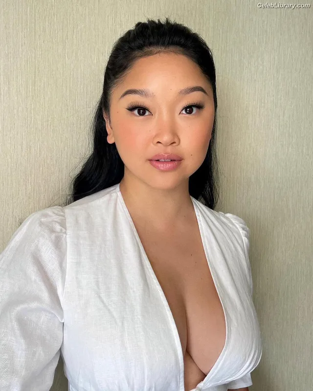 Lana Condor photo 16 of 492