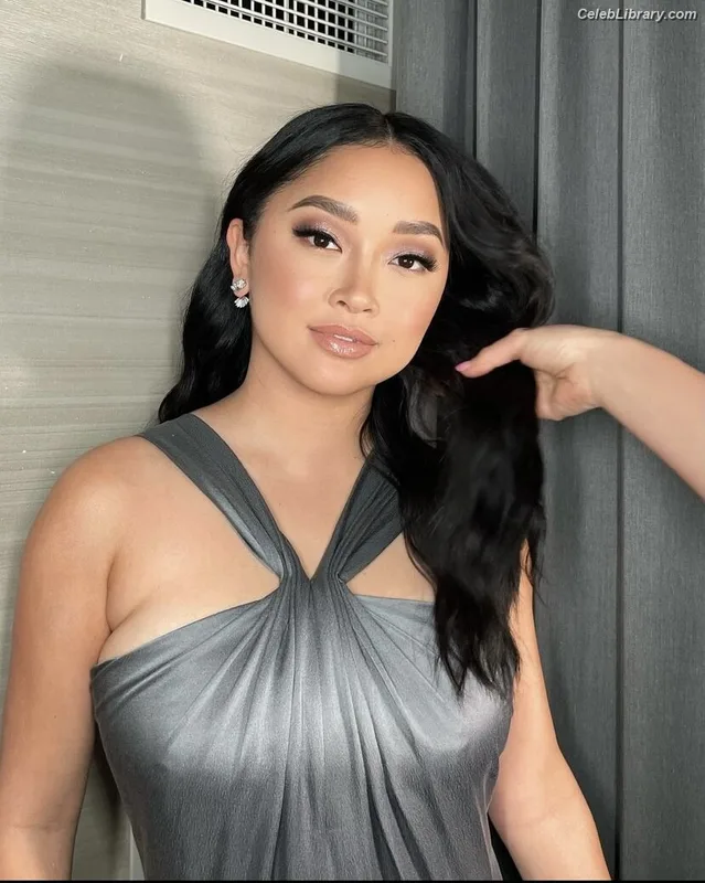 Lana Condor photo 17 of 492