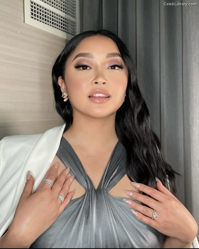 Lana Condor photo 19 of 492
