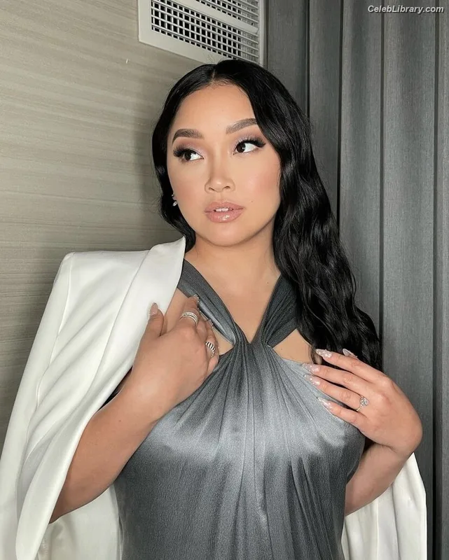 Lana Condor photo 20 of 492