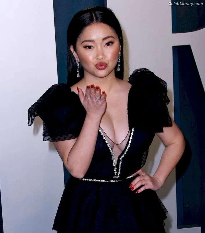 Lana Condor photo 22 of 492