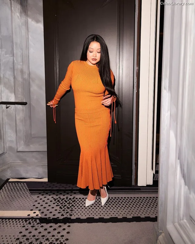 Lana Condor photo 23 of 492