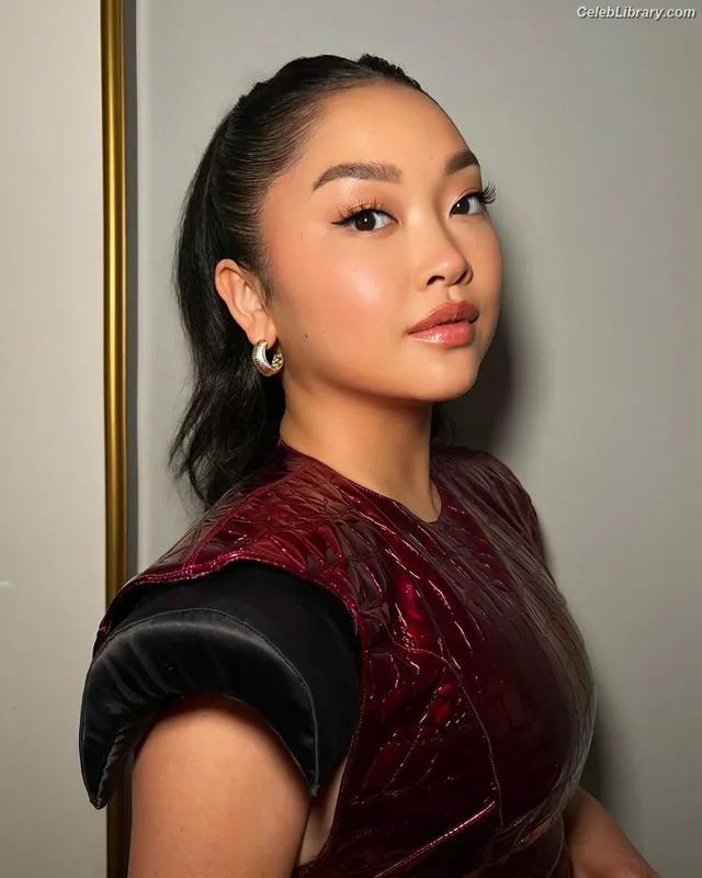 Lana Condor photo 2 of 492