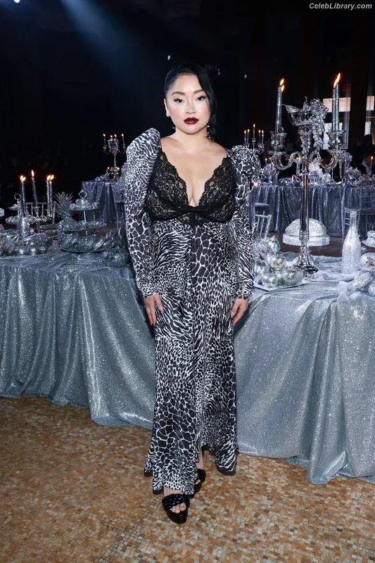 Lana Condor photo 9 of 492