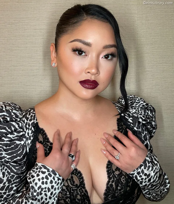 Lana Condor photo 11 of 492