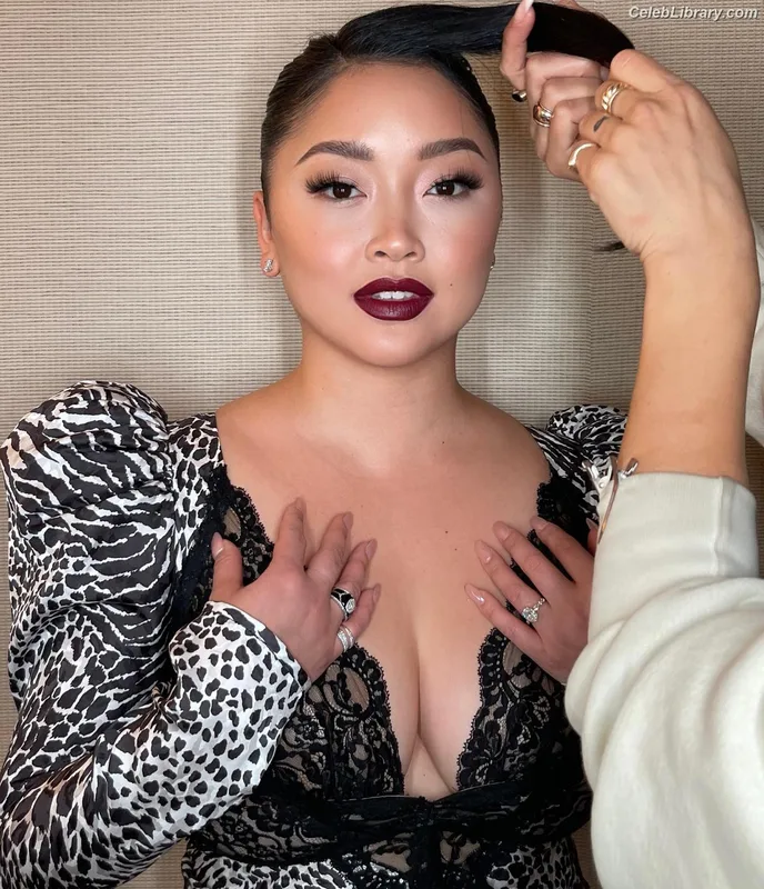 Lana Condor photo 12 of 492