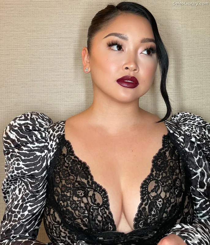 Lana Condor photo 13 of 492