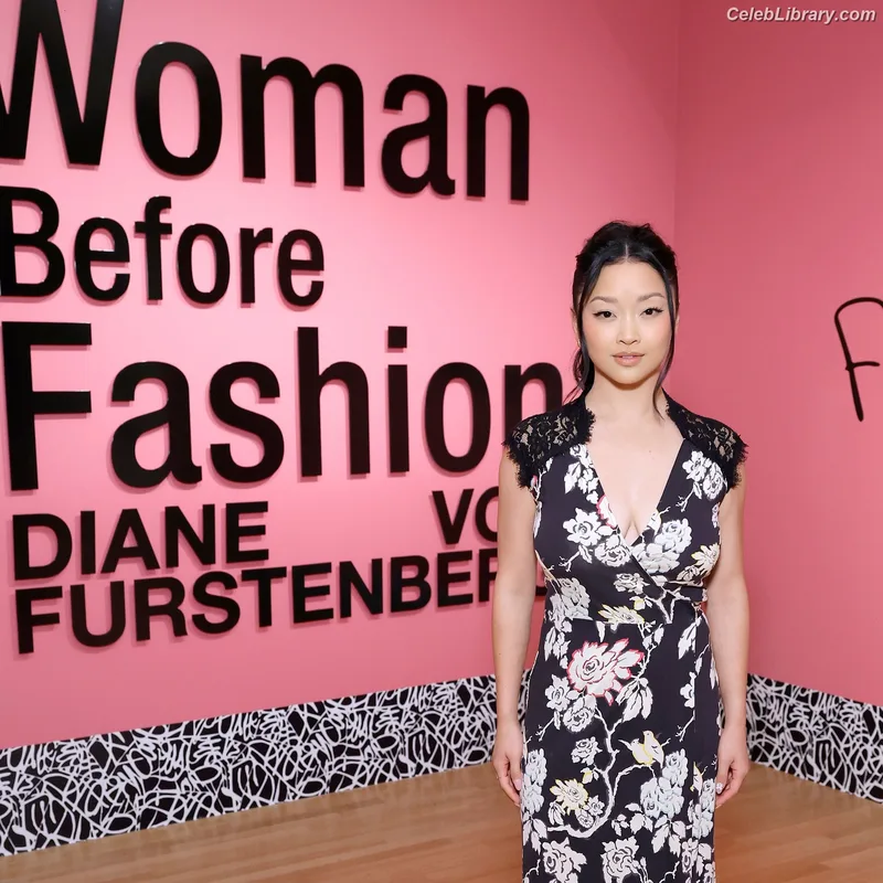 Lana Condor photo 14 of 492