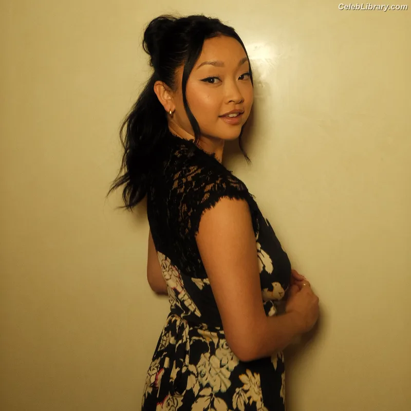 Lana Condor photo 15 of 492