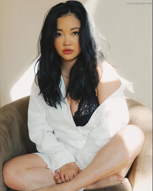 Lana Condor photo 24 of 492