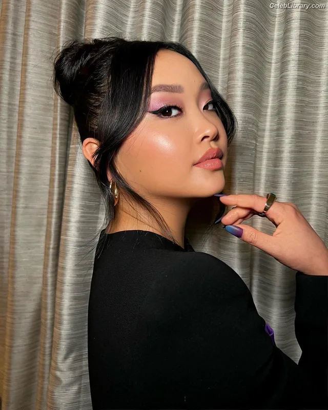 Lana Condor photo 4 of 492