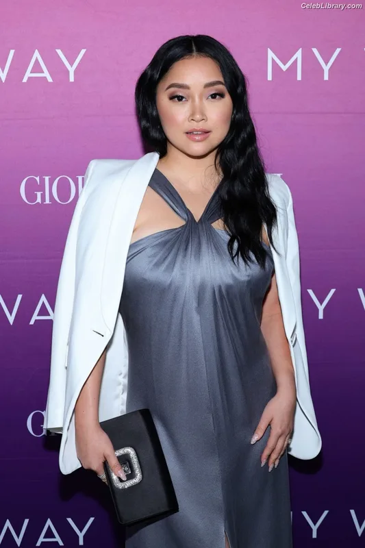 Lana Condor photo 13 of 492
