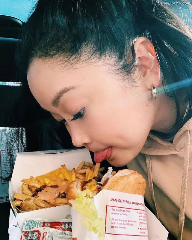 Lana Condor photo 14 of 492