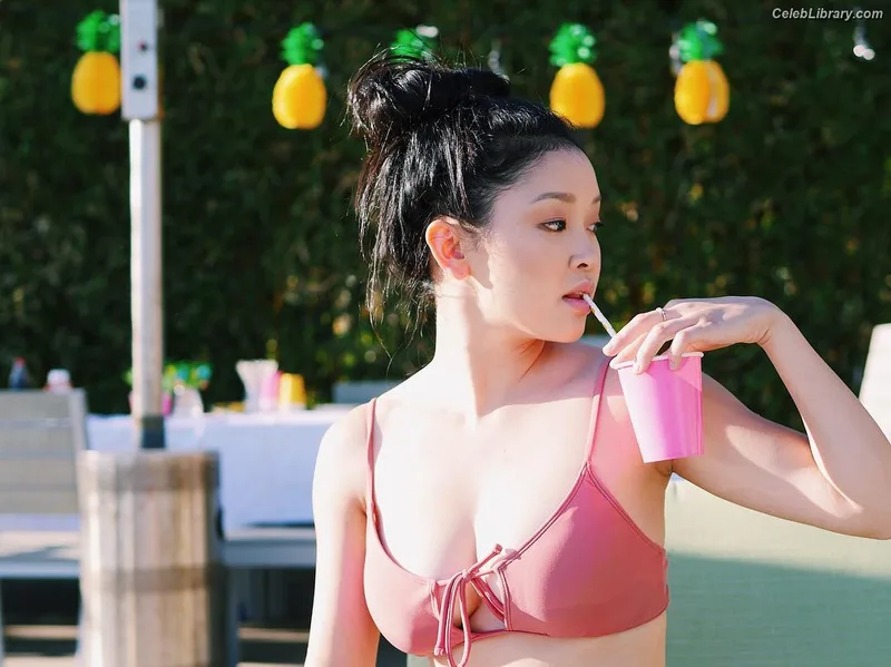 Lana Condor photo 17 of 492