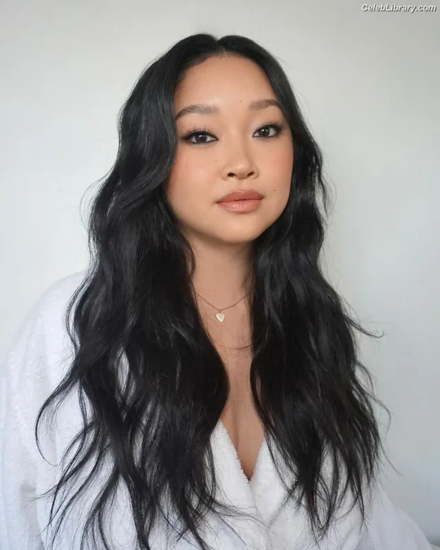 Lana Condor photo 3 of 492