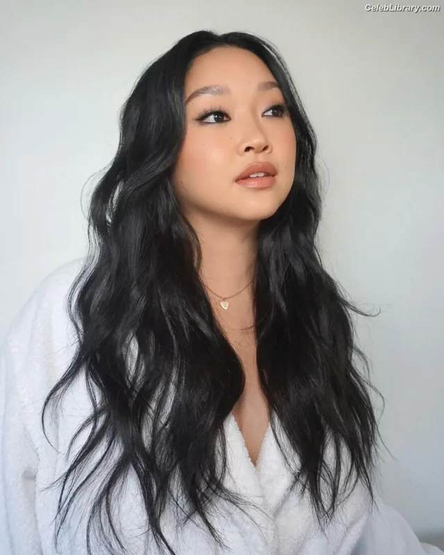 Lana Condor photo 4 of 492