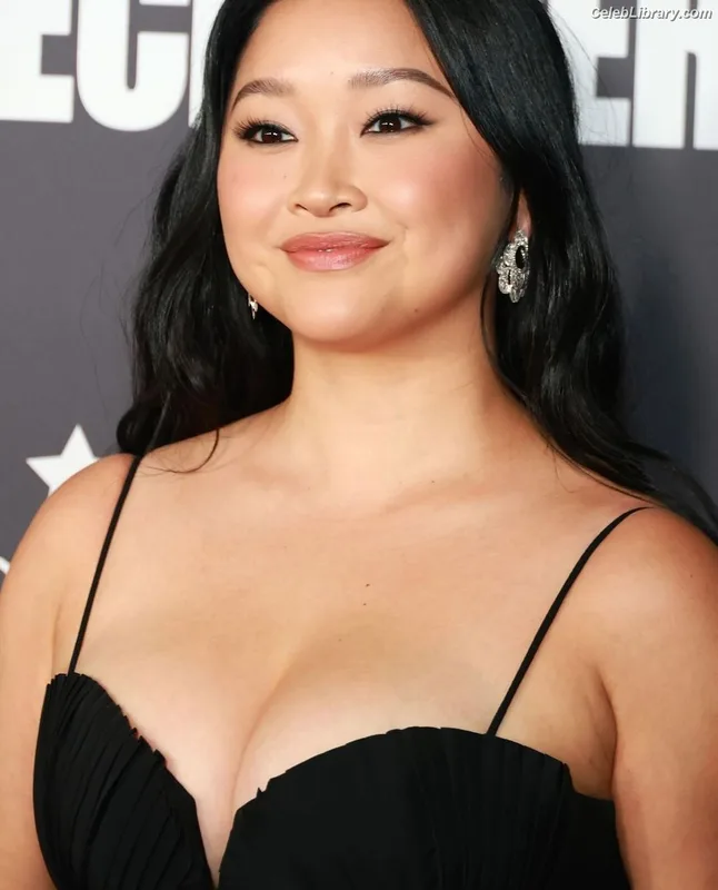 Lana Condor photo 7 of 492