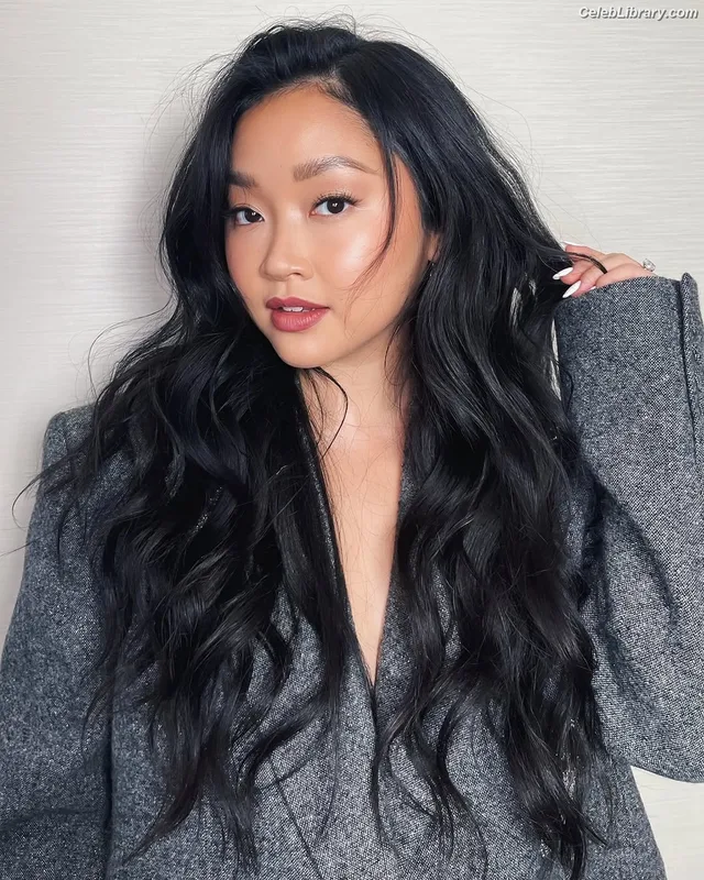 Lana Condor photo 11 of 492