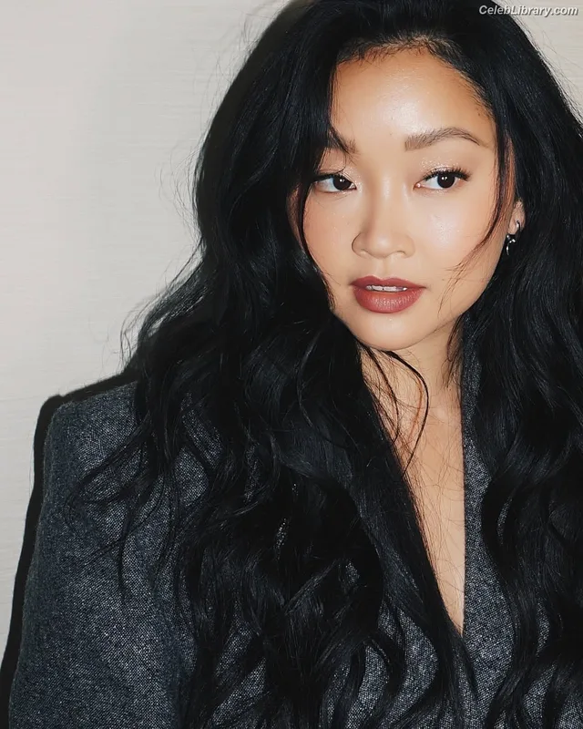 Lana Condor photo 13 of 492