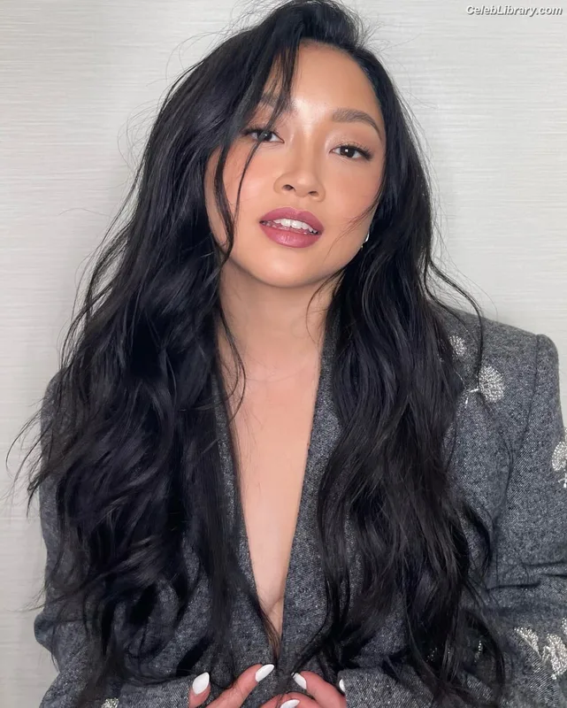 Lana Condor photo 16 of 492