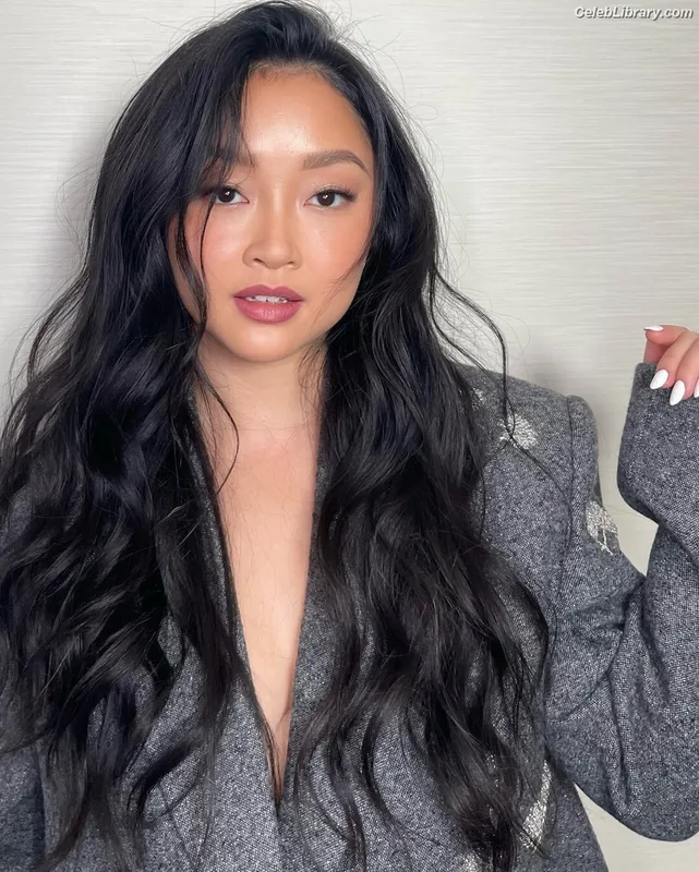 Lana Condor photo 17 of 492
