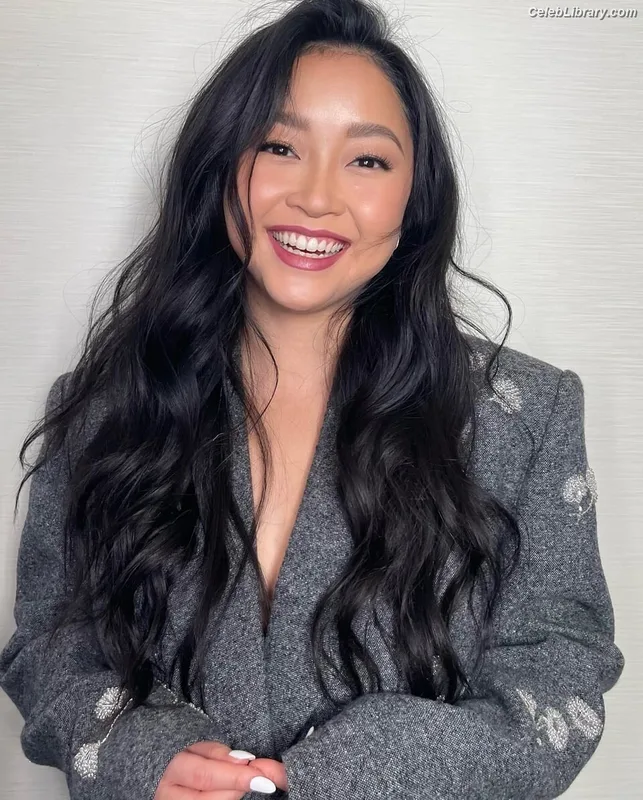 Lana Condor photo 20 of 492