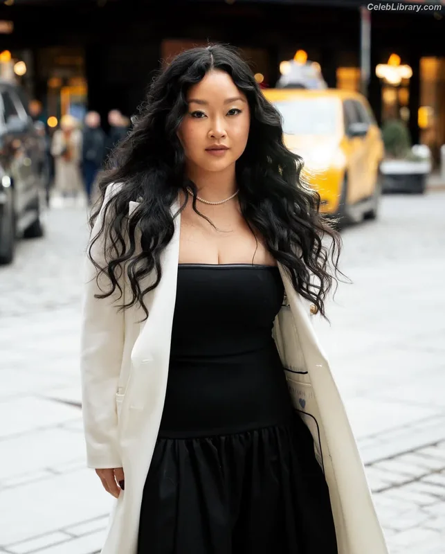 Lana Condor photo 23 of 492