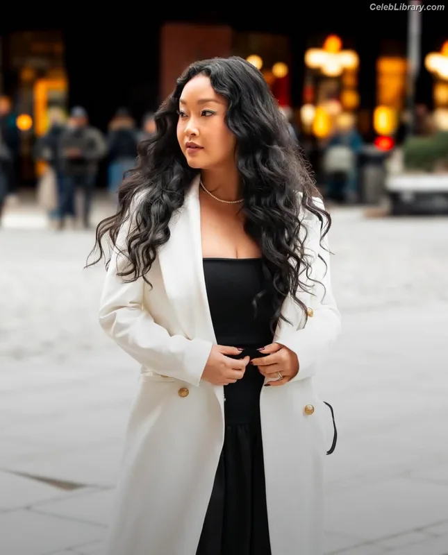 Lana Condor photo 24 of 492