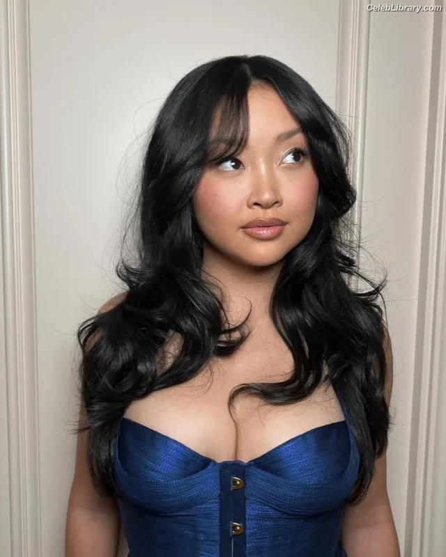 Lana Condor photo 3 of 492