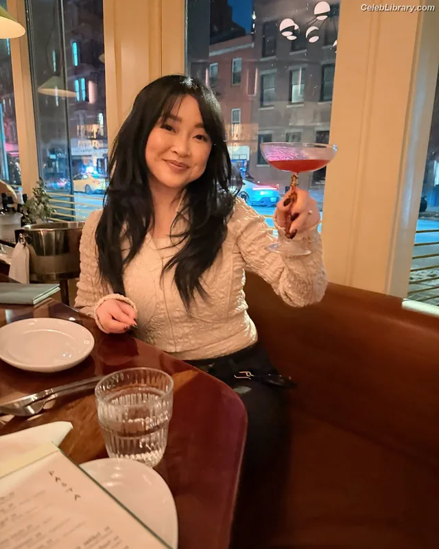 Lana Condor photo 7 of 492