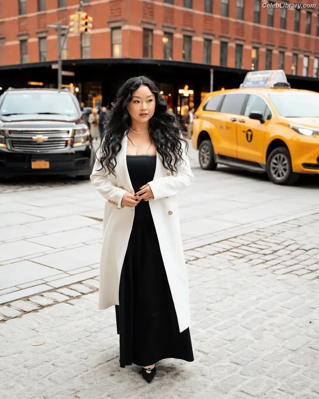 Lana Condor photo 8 of 492