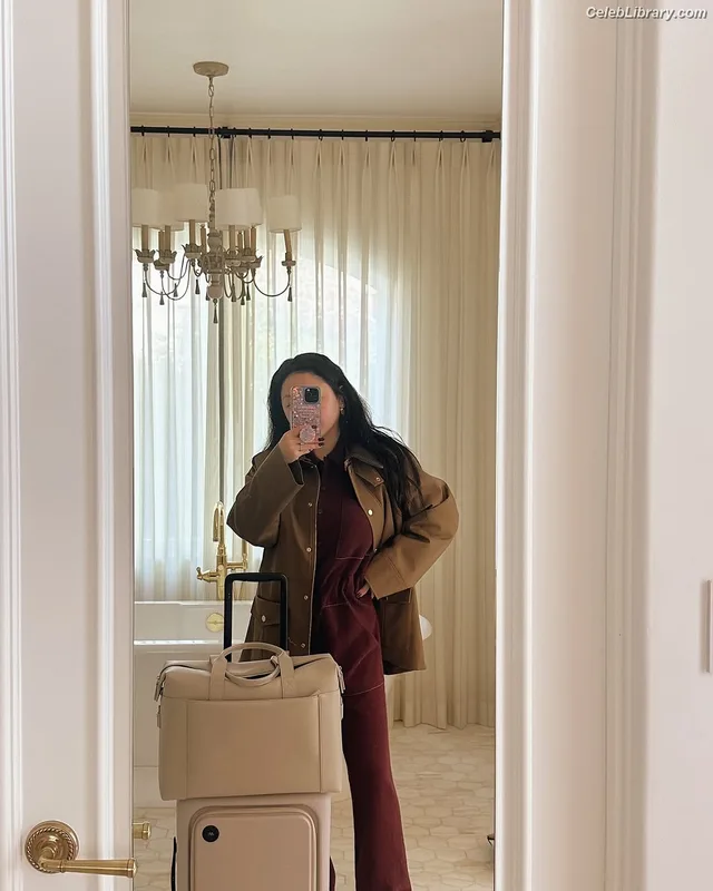 Lana Condor photo 9 of 492