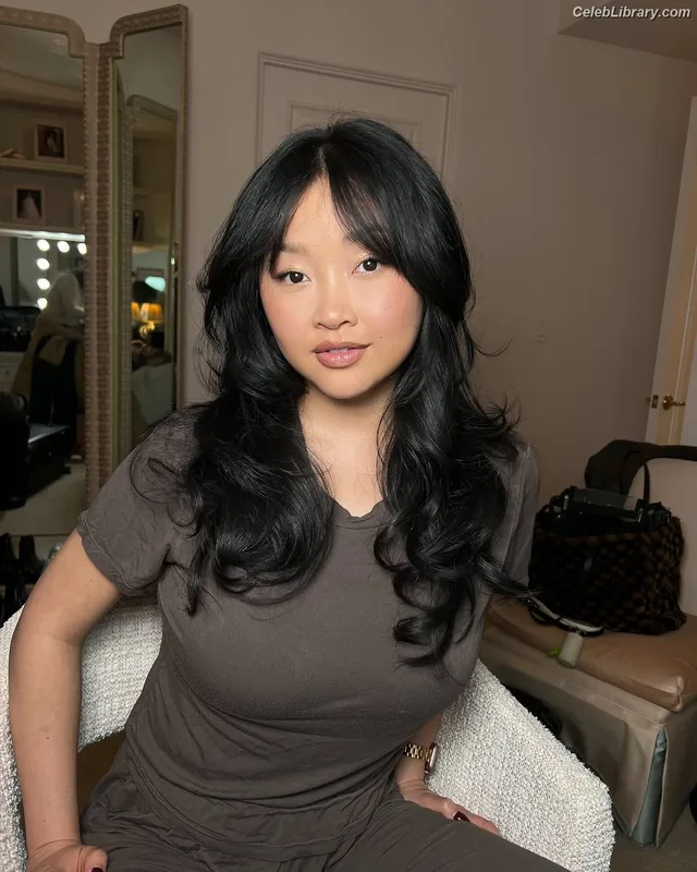 Lana Condor photo 10 of 492