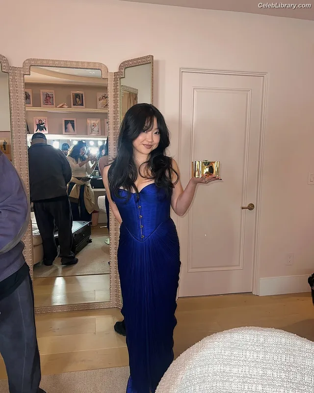 Lana Condor photo 11 of 492