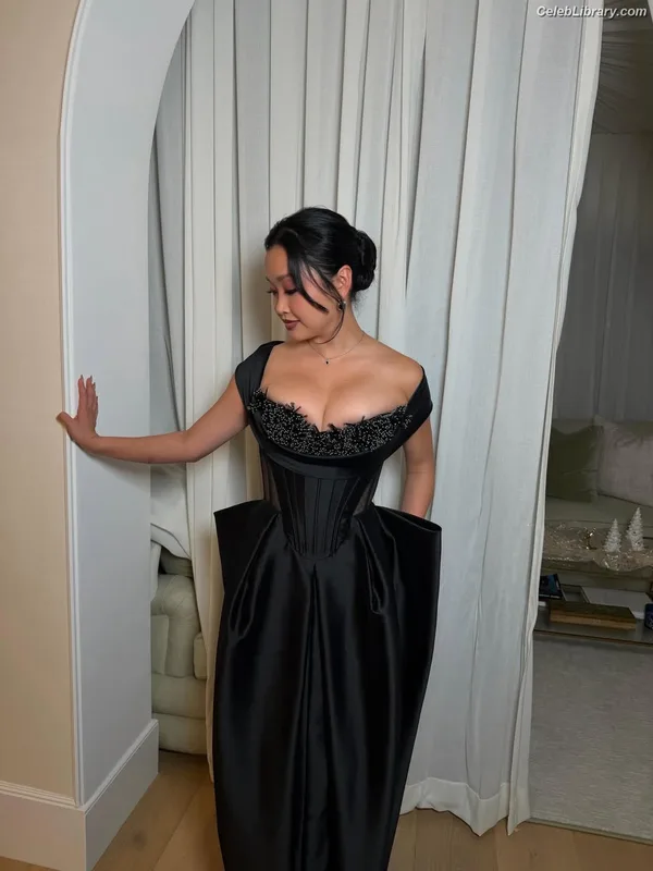 Lana Condor photo 14 of 492