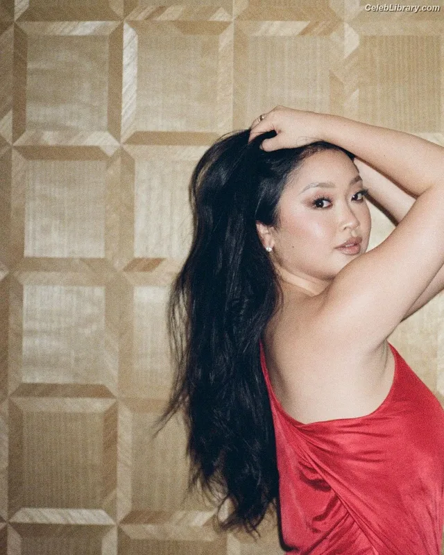 Lana Condor photo 16 of 492