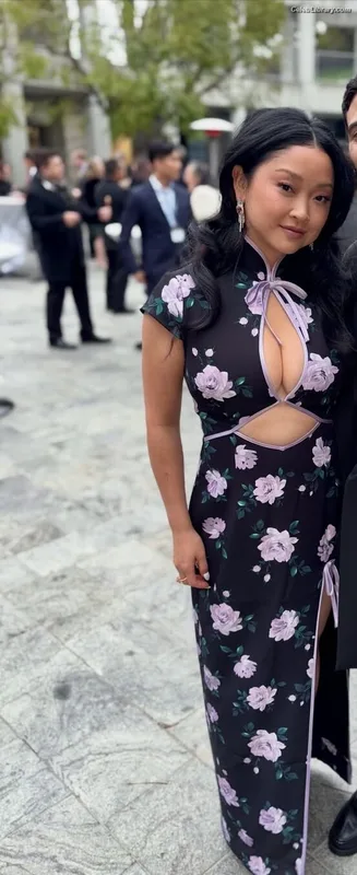 Lana Condor photo 17 of 492