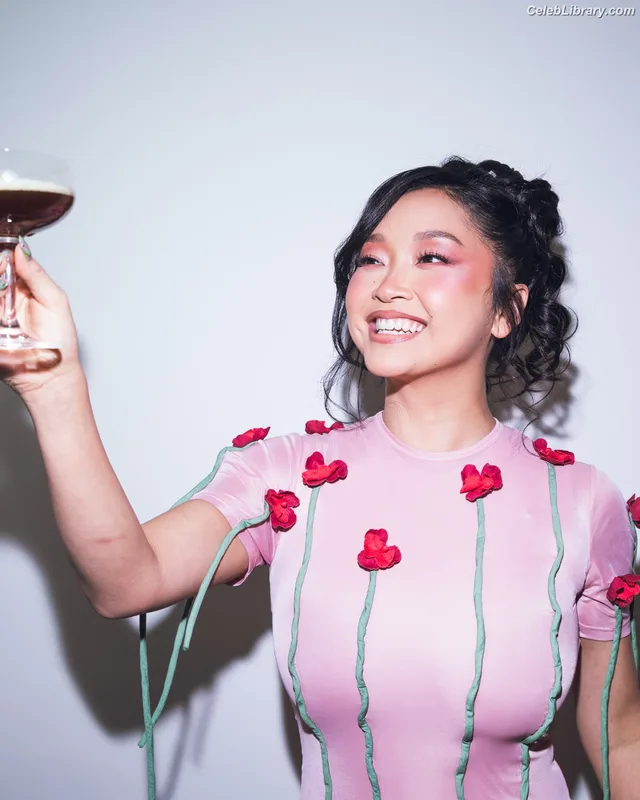 Lana Condor photo 20 of 492